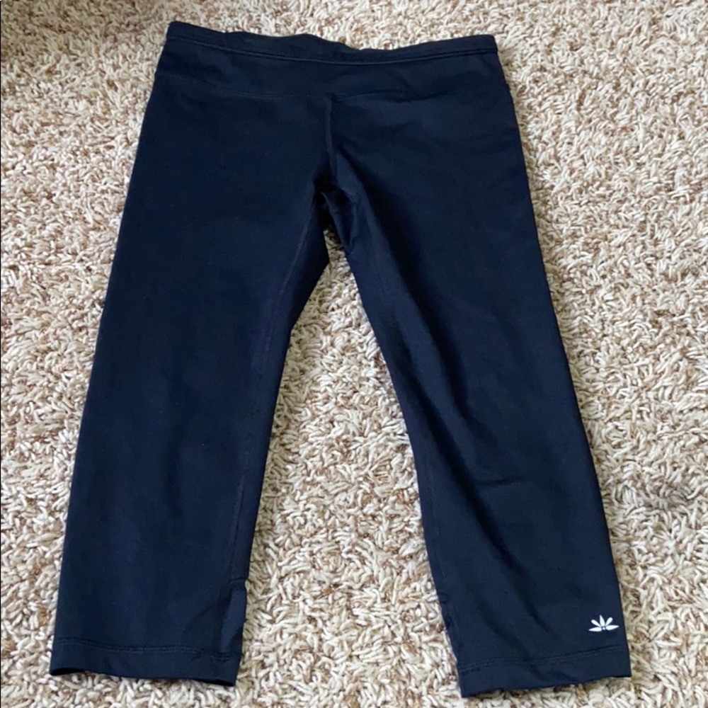 BLACK CROPPED LEGGINGS